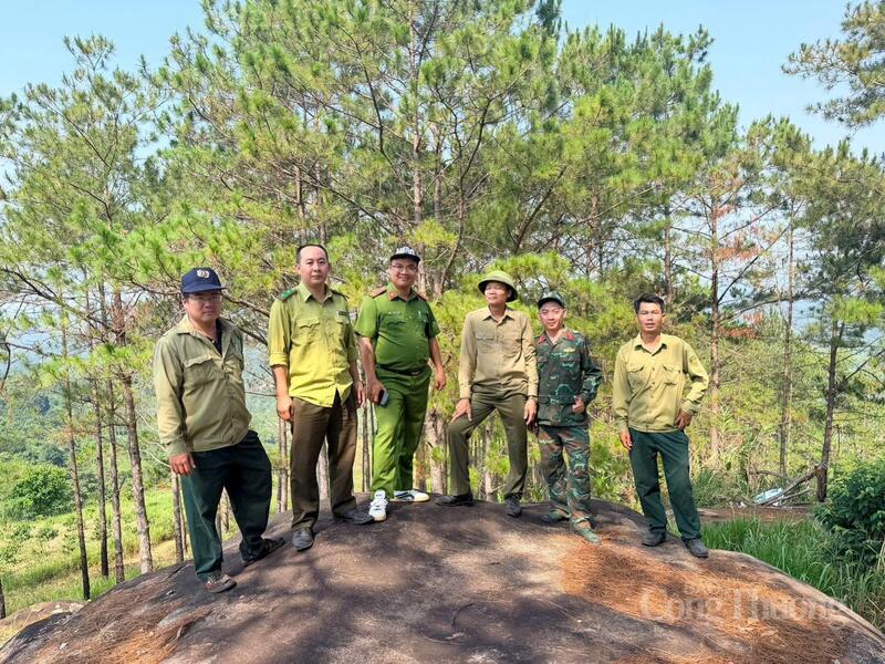 Lực lượng chức năng thực hiện nhiệm vụ bảo vệ rừng trong dịp nghỉ lễ 30/4 - 1/5. Ảnh: Lê Sơn