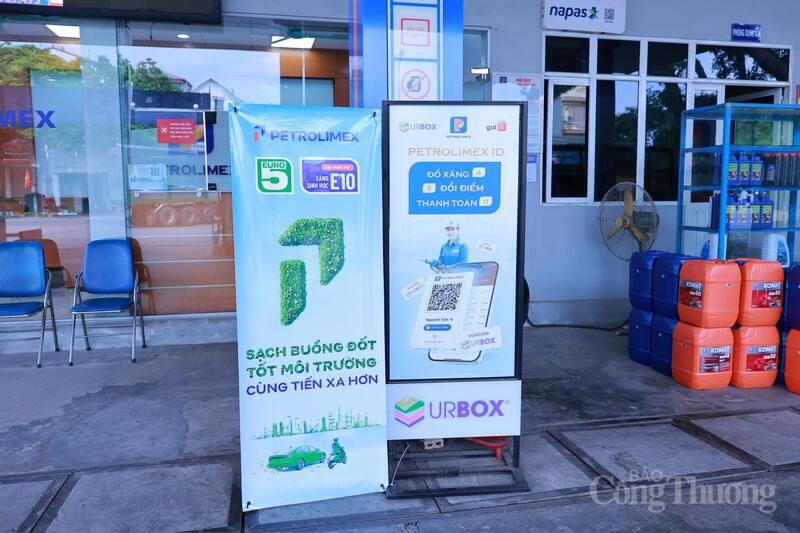 Tại cửa hàng 108 (Phúc Thịnh), việc triển khai xăng E10 từ tháng 4 thể hiện nỗ lực đẩy nhanh lộ trình theo chỉ đạo của Chính phủ. Ảnh: Quỳnh Trang