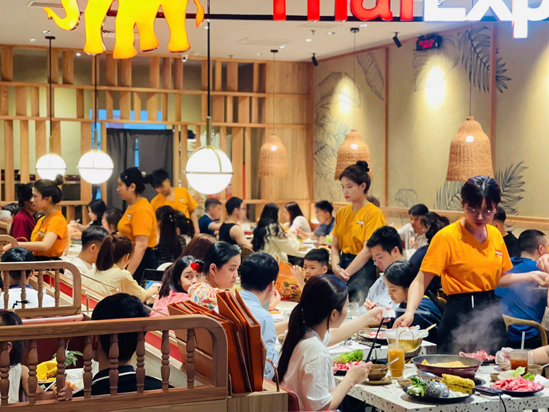 ‘Biển người’ đổ về trung tâm thương mại dịp lễ 30/4 - 1/5 - 16