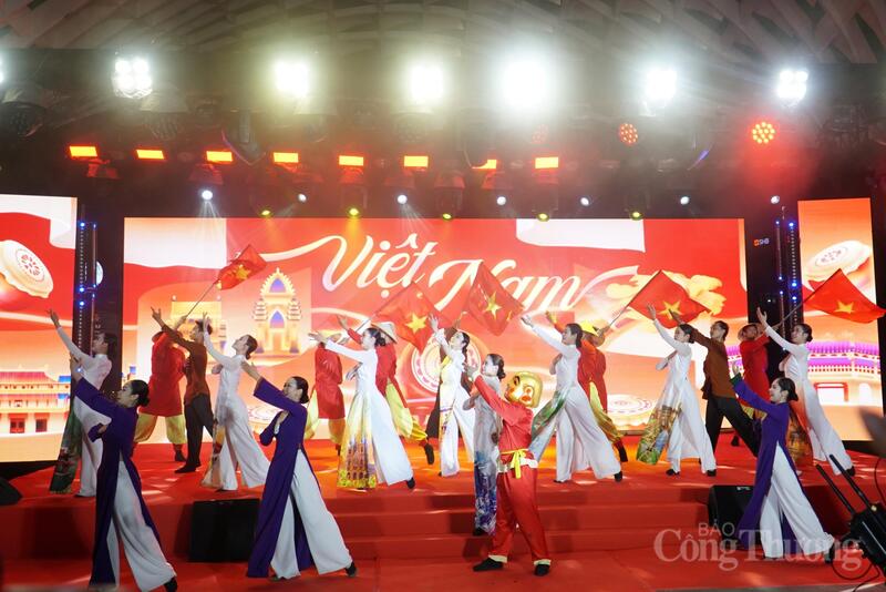 Thông qua các tiết mục biểu diễn và hoạt động giao lưu trực tiếp với nghệ nhân, chương trình không chỉ tôn vinh giá trị di sản văn hóa phi vật thể mà còn tạo ra không gian văn hóa, kết nối quá khứ và hiện tại, góp phần khơi dậy tình yêu quê hương, đất nước trong mỗi người dân.