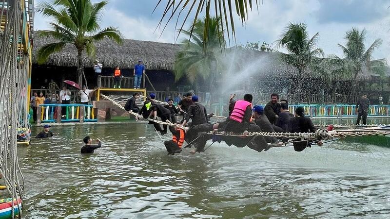 Ông Võ Nguyễn Minh Thái, Giám đốc Kinh doanh và Truyền thông Cantho Eco Resort, cho biết trong dịp lễ, khu nghỉ dưỡng triển khai nhiều chương trình ưu đãi hấp dẫn nhằm thu hút du khách. Cụ thể, giảm 20% giá vé vào cổng tham quan Eco Wonderland, áp dụng cho các hoạt động như teambuilding và tham quan vườn thú Eco Safari.