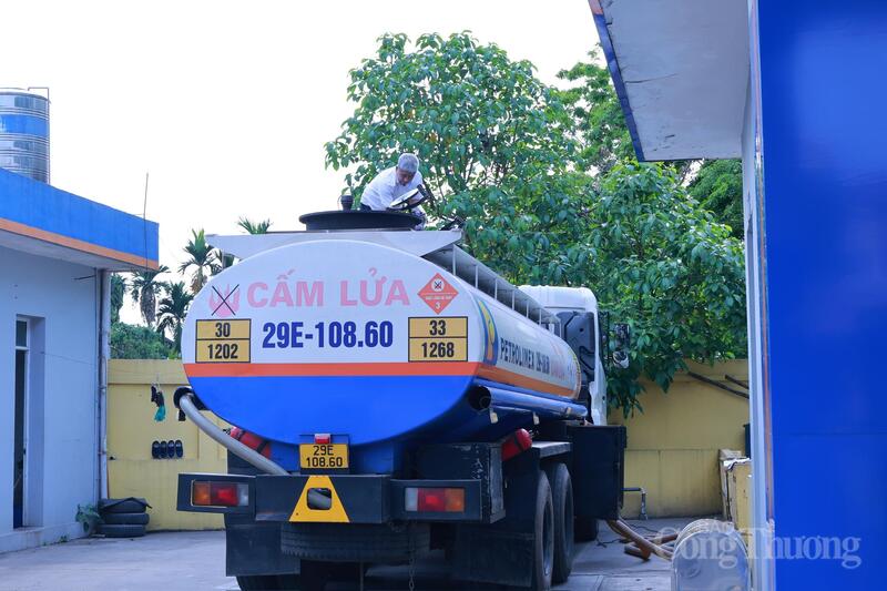 Dòng nhiên liệu E10 từng bước xuất hiện trong hệ thống bán lẻ. Ảnh: Quỳnh Trang