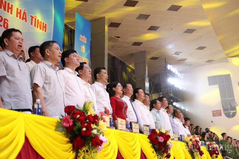 Tham dự lễ khai mạc có ông Phan Thiên Định, Chủ tịch UBND tỉnh; bà Nguyễn Thị Nguyệt, Phó Chủ tịch UBND tỉnh và đại diện các sở, ban, ngành.