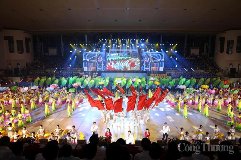 Tối 29/4, lễ khai mạc Đại hội Thể dục thể thao (TDTT) tỉnh Hà Tĩnh lần thứ X, năm 2026 được tổ chức tại Nhà thi đấu TDTT tỉnh.