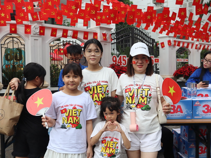 Người trẻ lan tỏa tình yêu nước, lòng tự hào dân tộc qua những bức ảnh, video sống động trên mạng xã hội. Ảnh: Phương Trang