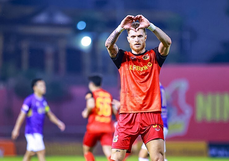 Tiền đạo Geovane Magno đã hoàn tất các thủ tục nhập tịch và chính thức mang tên tiếng Việt là Nguyễn Tài Lộc. Ảnh: CLB Ninh Bình.