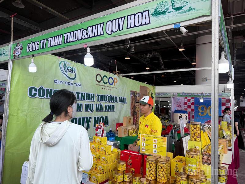 Anh Phạm Văn Gia, Giám đốc kinh doanh Sản phẩm OCOP 5 sao trà hoa vàng Quy Hoa của Công ty TNHH thương mại, dịch vụ và XNK Quy Hoa cho biết nhờ tham gia hội chợ OCOP Quảng Ninh - Hè 2026 phía Công ty đã tiếp cận được một đối tác đến từ Canada.