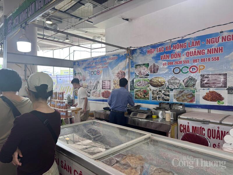 Các sản phẩm chả mực giã tay với giá từ 250 đến 500 nghìn/1kg của Hợp tác xã Nông Lâm - ngư nghiệp Vân Đồn, Quảng Ninh.