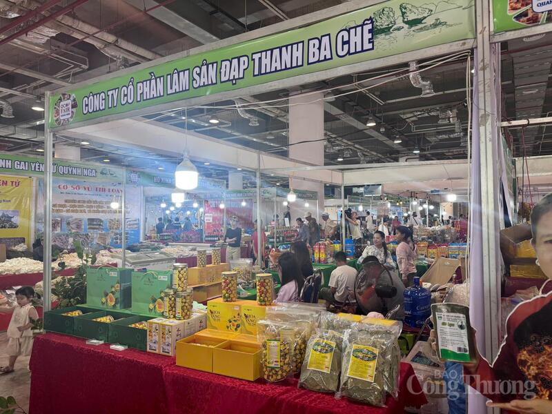 Các sản phẩm trà hoa vàng đến từ Công ty cổ phần lâm sản Đạp Thanh Ba Chẽ, Quảng Ninh.