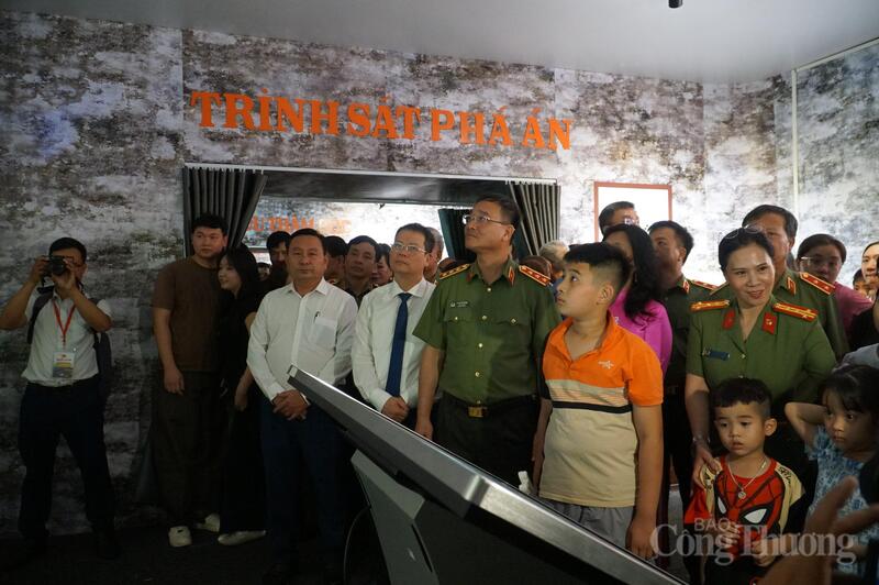 Những ngày kỳ nghỉ lễ 30/4 – 1/5, chuỗi sự kiện “Tổ quốc bình yên” do Bộ Công an tổ chức tại TP. Đà Nẵng trở thành điểm đến của nhiều người dân và du khách, trong đó có nhiều bạn trẻ, các em nhỏ.