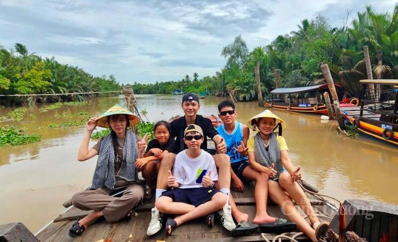 Cùng với sự gia tăng lượng khách, công tác đảm bảo an ninh trật tự, vệ sinh môi trường, niêm yết giá tại các điểm du lịch được thực hiện nghiêm túc, các đơn vị kinh doanh dịch vụ chủ động nâng cao chất lượng phục vụ, góp phần xây dựng hình ảnh điểm đến thân thiện, văn minh trong mắt du khách.
