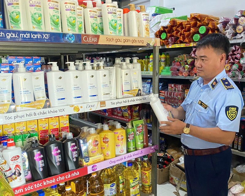 Trong tháng 4/2026, Chi cục Quản lý thị trường tỉnh Cà Mau đã kiểm tra 78 vụ, qua đó phát hiện 75 vụ vi phạm; tổng giá trị hàng hóa vi phạm là hơn 180 triệu đồng. Ảnh: QLTT Cà Mau
