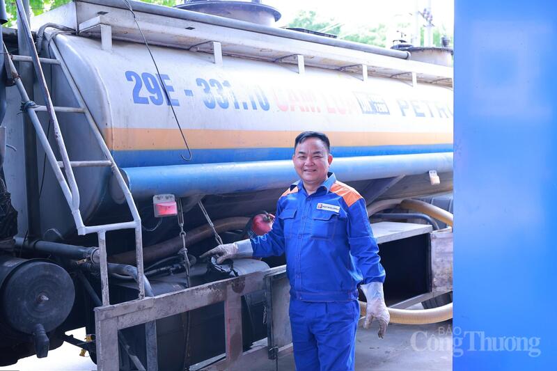 Tại hệ thống phân phối, công tác chuẩn bị cho xăng E10 đã được triển khai từ chiều ngày 30/4/2026. Ảnh: Quỳnh Trang