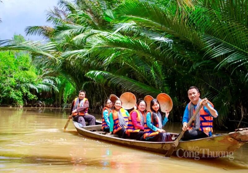 Các hoạt động, tham quan du lịch sông nước  và vườn trái cây thu hút đông đảo du khách. Cùng với đó, các đơn vị kinh doanh dịch vụ chủ động nâng cao chất lượng phục vụ, góp phần xây dựng hình ảnh điểm đến thân thiện, văn minh trong mắt du khách.
