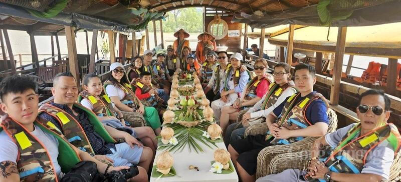 Cùng với sự gia tăng lượng khách, công tác đảm bảo an ninh trật tự, vệ sinh môi trường, niêm yết giá tại các điểm du lịch được thực hiện nghiêm túc, các đơn vị kinh doanh dịch vụ chủ động nâng cao chất lượng phục vụ, góp phần xây dựng hình ảnh điểm đến thân thiện, văn minh trong mắt du khách.