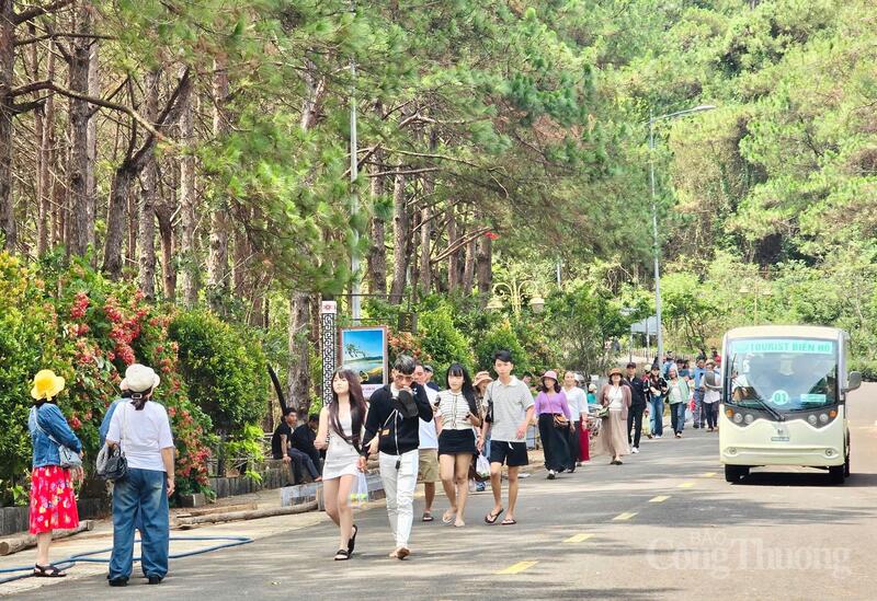 Khu du lịch Biển Hồ (xã Biển Hồ) ghi nhận lượng khách tăng mạnh trong dịp nghỉ lễ 30/4 - 1/5. Ảnh: Hiền Mai