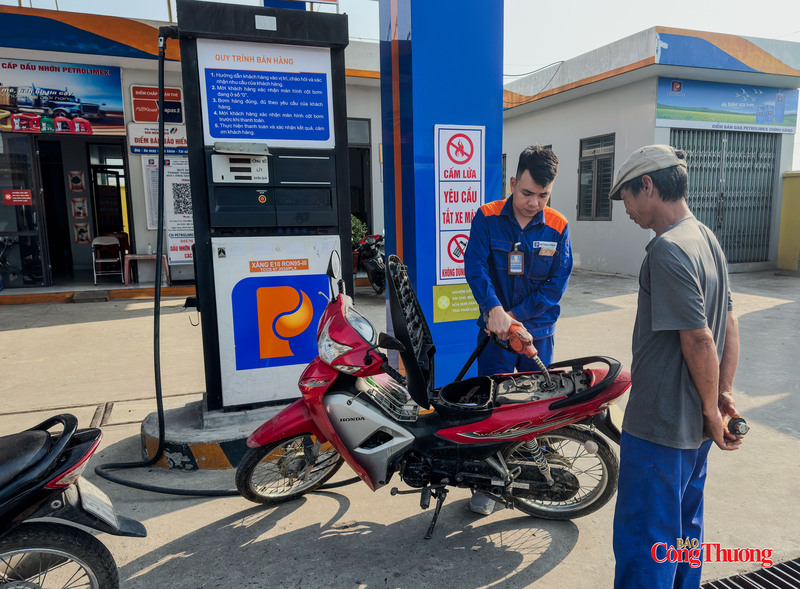 Người dân hào hứng đón nhận xăng E10 trong những ngày đầu triển khai bán - 7