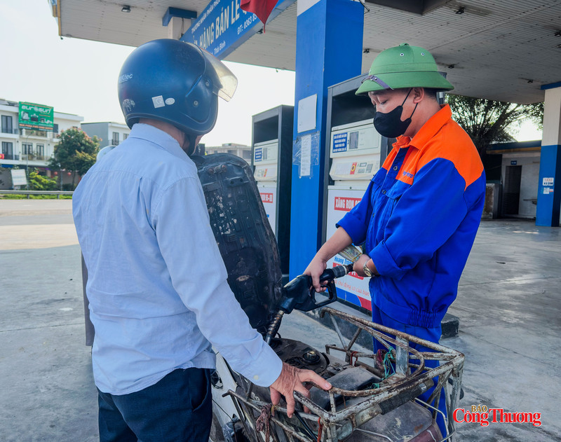 Do có hàm lượng oxy cao, xăng E10 giúp quá trình cháy trong buồng đốt diễn ra triệt để hơn, không chỉ tối ưu hóa công suất động cơ mà còn giảm thiểu việc hình thành muội than trên bề mặt piston và các chi tiết máy.