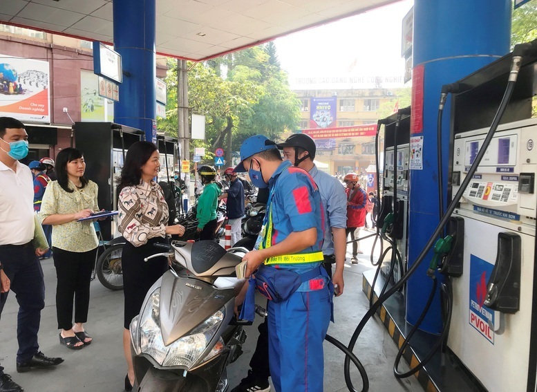 Bộ Công Thương cắt giảm thủ tục hành chính trong lĩnh vực kinh doanh xăng dầu. Ảnh minh hoạ