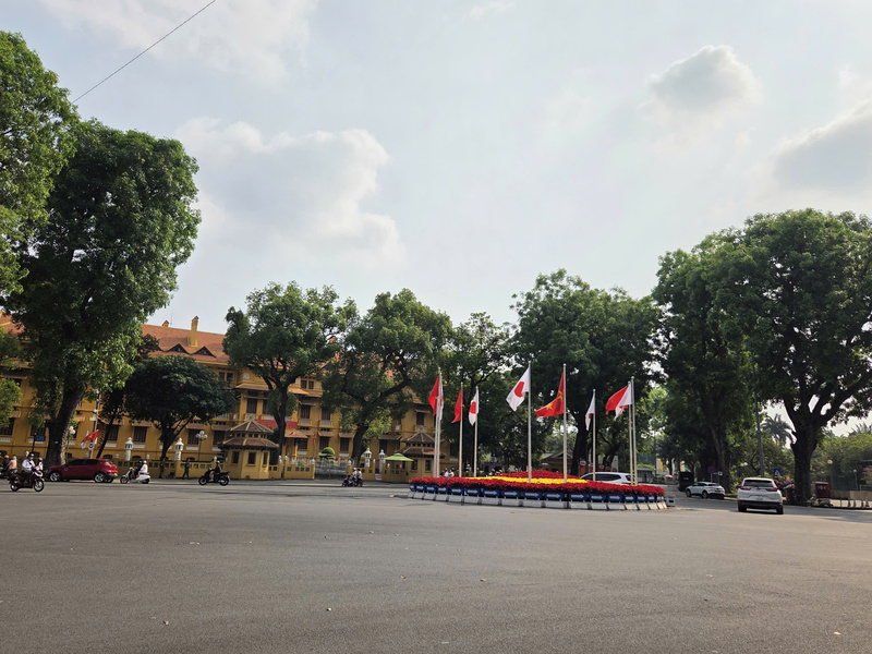 Nhiều tuyến phố trung tâm Hà Nội thông thoáng trong sáng ngày thứ 2 của kỳ nghỉ lễ.