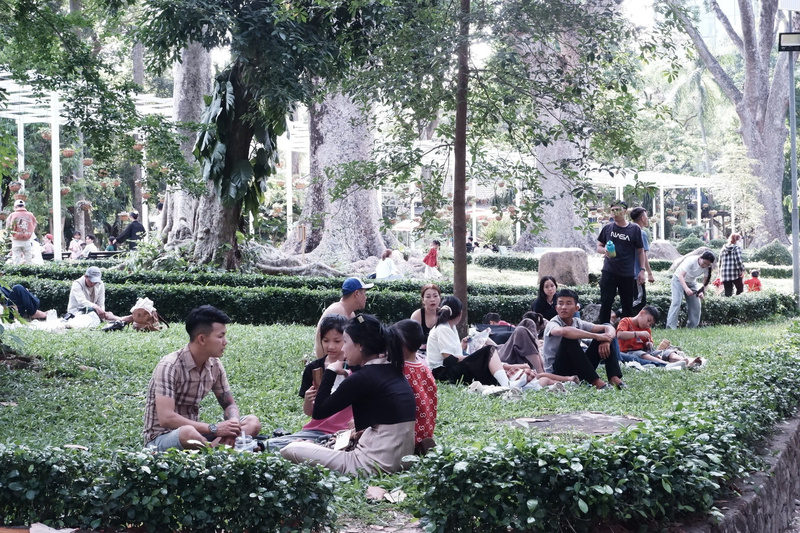 Không chỉ là điểm tham quan, Thảo Cầm Viên còn mang lại không gian thư giãn, gần gũi với thiên nhiên. Ảnh: Minh Anh.