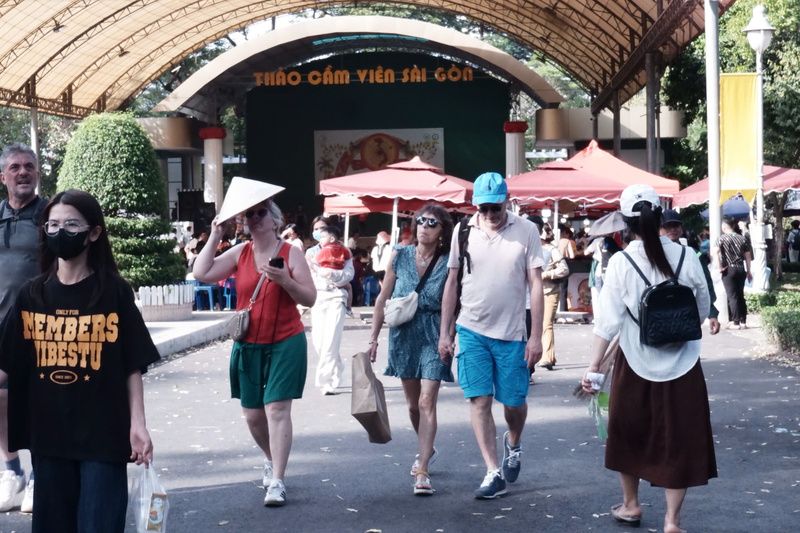 Thảo Cầm Viên Sài Gòn không chỉ thu hút người dân địa phương mà còn là điểm đến yêu thích của nhiều du khách nước ngoài. Ảnh: Minh Anh.