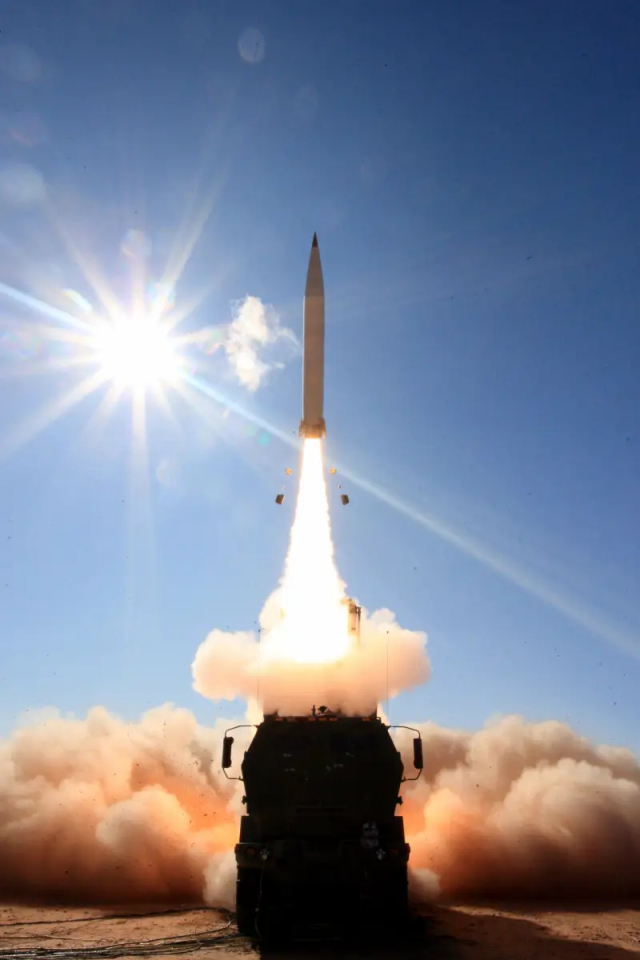 M142 HIMARS phóng tên lửa đạn đạo. Ảnh: Defense News