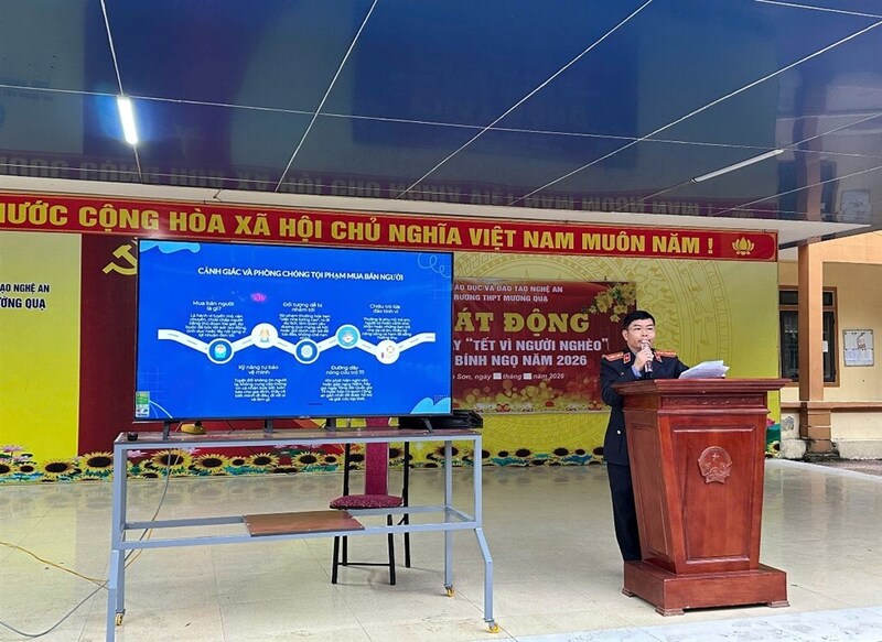 Viện Kiểm sát nhân dân khu vực 9 – Nghệ An tổ chức tuyên truyền, phổ biến pháp luật về tội phạm mua bán người. Ảnh: Hoàng Anh