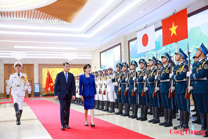 Thủ tướng Lê Minh Hưng và Thủ tướng Takaichi Sanae duyệt Đội danh dự Quân đội nhân dân Việt Nam