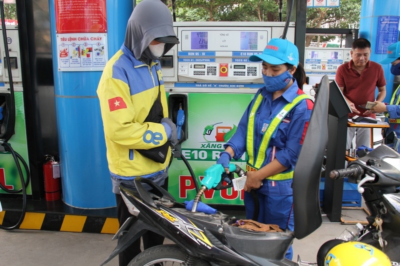 Với nguồn E100 ổn định sẽ góp phần đảm bảo việc phối trộn xăng sinh học E10 và chủ động nguồn cung, bình ổn thị trường và góp phần vào việc giảm phát thải. Ảnh: BSR