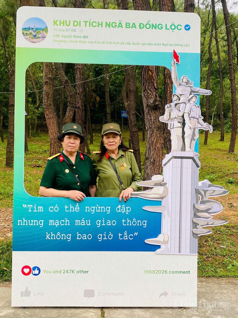 "Năm nào cũng vậy, dù sức khỏe không còn như trước, tôi vẫn bảo con cháu phải đưa về Đồng Lộc bằng được. Nhìn núi non xanh ngắt, tôi lại nhớ về những đêm san lấp hố bom, những gương mặt đồng đội hừng hực khí thế tuổi đôi mươi”, một cựu binh đến từ Quảng Trị chia sẻ.