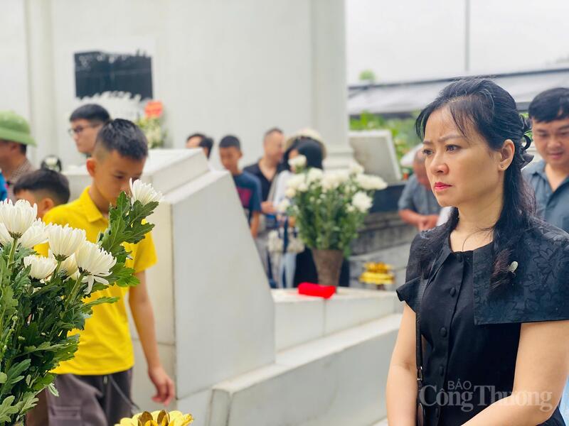 “Tôi muốn các con mình tận mắt chứng kiến và cảm nhận sự hy sinh của cha ông, thay vì chỉ đọc qua sách vở”, một nữ du khách chia sẻ.