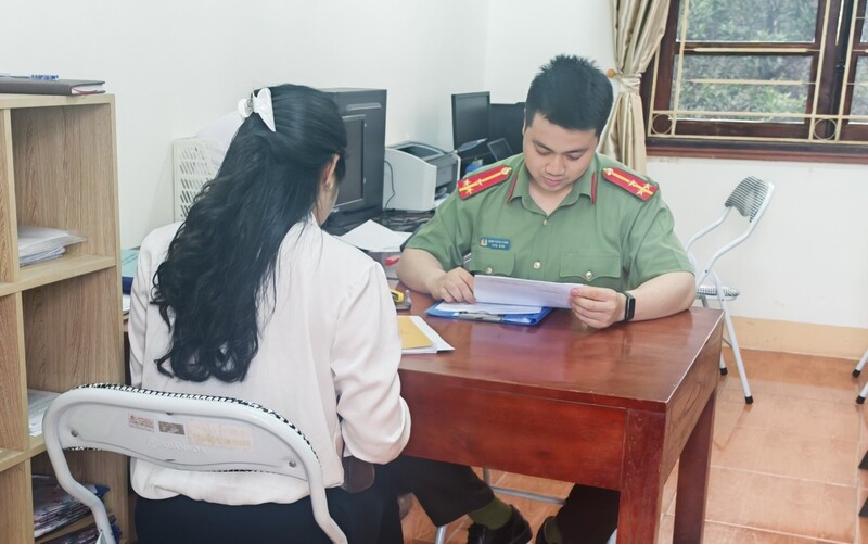 Công an ra quyết định xử phạt vi phạm hành chính 5 triệu đồng đối với chị C.T.D. Ảnh: Công an tỉnh Thái Nguyên