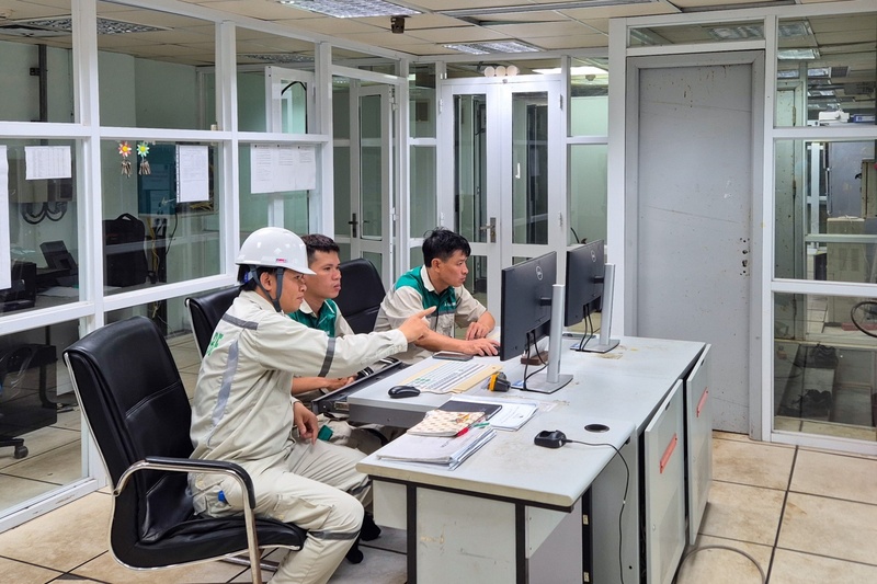 Các nhân sự vận hành Nhà máy Nhiên liệu sinh học Dung Quất. Ảnh: BSR