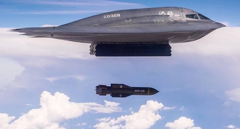 Bom xuyên hầm mới của Mỹ sẽ mang đầu đạn hạt nhân. Ảnh: Defense News