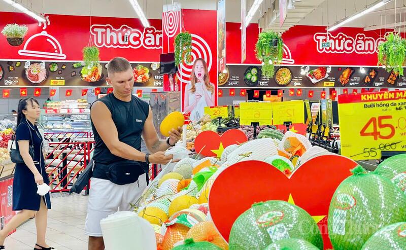 Thị trường nội địa tháng 4 ghi nhận sự phục hồi rõ nét hơn so với quý I, với tổng mức bán lẻ đạt 18.238,5 tỷ đồng, tăng 13,7%. Ảnh: Hiền Mai