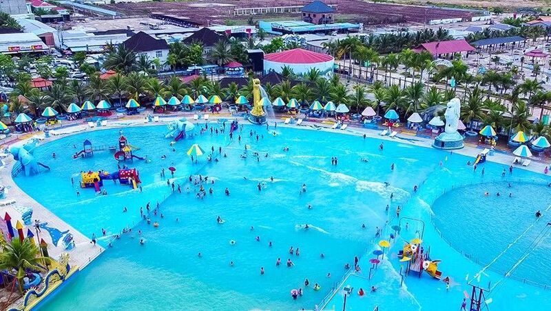 Khu du lịch Nhà Mát, Cà Mau hút khách du lịch nhờ bãi tấm biển nhân tạo. Ảnh: Nhật Hồ