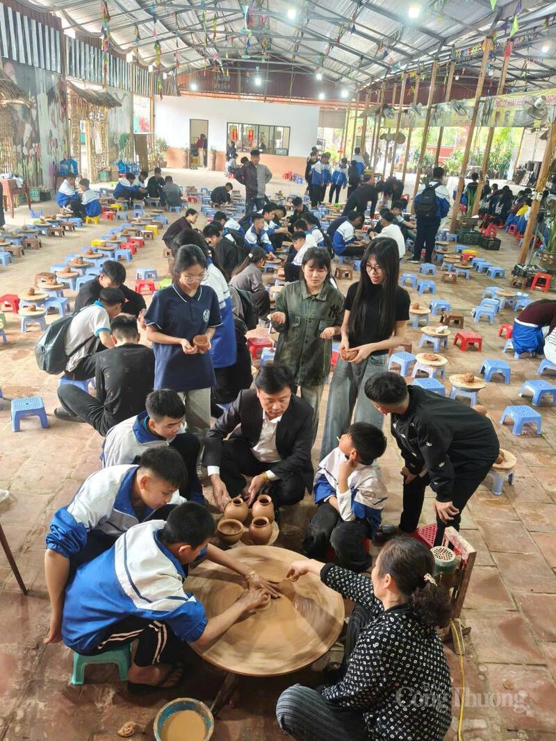 Du lịch trải nghiệm 'đánh thức' làng gốm Phù Lãng - 4