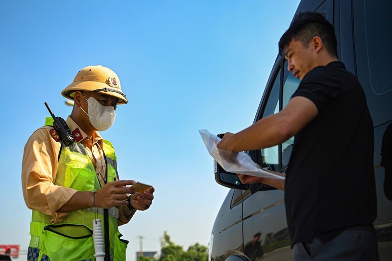 Lực lượng Cảnh sát giao thông tăng cường kiểm tra, xử lý vi phạm giao thông trên các tuyến cao tốc. Ảnh: Cục Cảnh sát giao thông