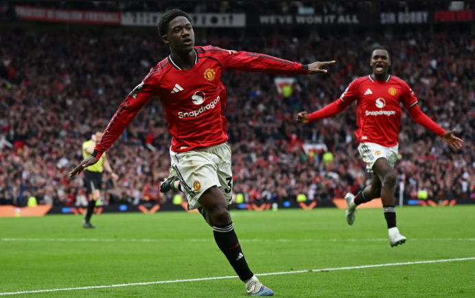 Trận đấu giữa Manchester United và Liverpool diễn ra đầy kịch tính. Ảnh: The Telegraph.