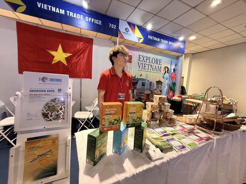 Gian hàng của Thương vụ Việt Nam đã thu hút đông đảo người tham quan cũng như các danh nghiệp đến tìm hiểu.