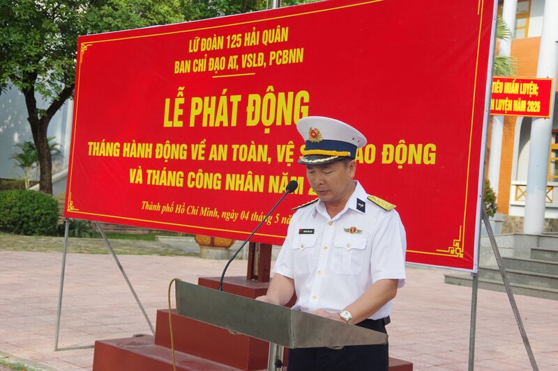 Đại tá Nguyễn Đình Lịch, Lữ đoàn trưởng phát biểu chỉ đạo tại Lễ phát động.