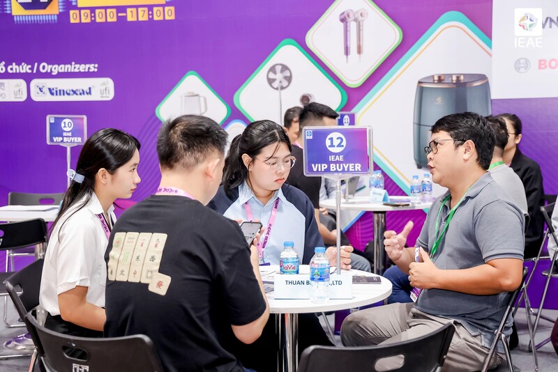 Triển lãm IEAE 2026 quy tụ 500 gian hàng, kết nối cung cầu điện tử. Ảnh: Vinexad
