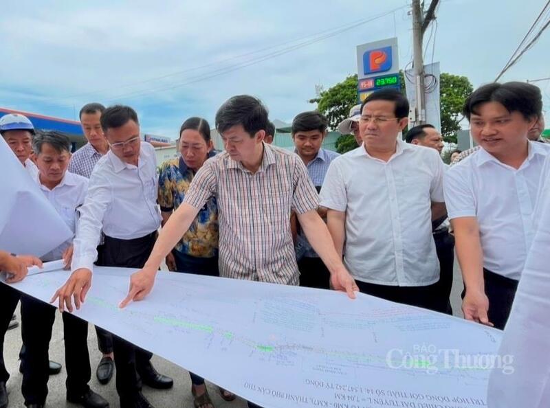Bí thư Thành ủy Cần Thơ cùng đoàn công tác đã trực tiếp kiểm tra tiến độ thực hiện dự án.