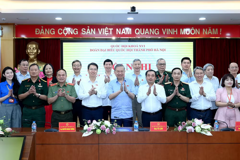 Tổng Bí thư, Chủ tịch nước Tô Lâm với các đại biểu và cử tri tham dự hội nghị. Ảnh: Đăng Khoa