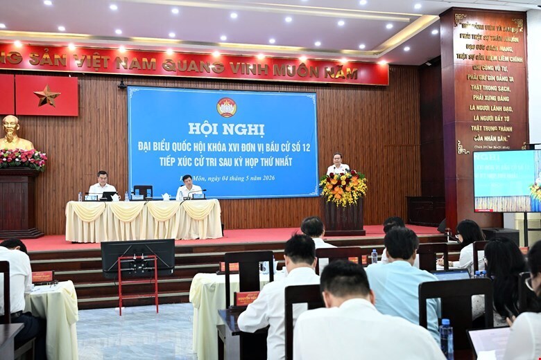 Chủ tịch Quốc hội Trần Thanh Mẫn phát biểu tại buổi tiếp xúc cử tri.