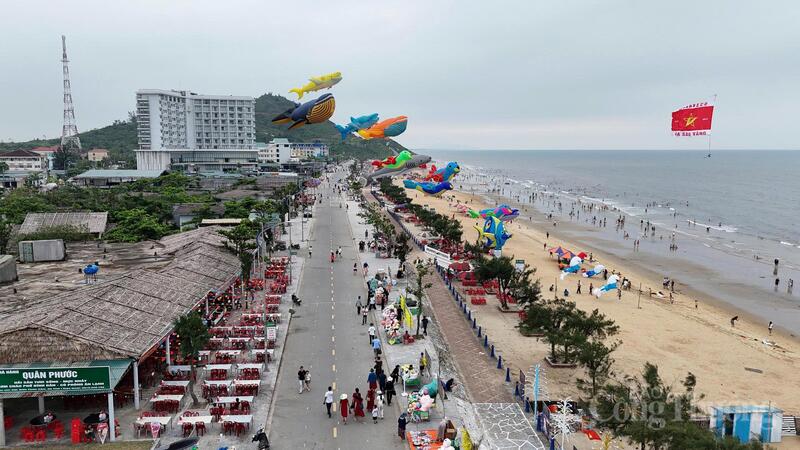 Trong 9 ngày cao điểm nghỉ lễ từ 25/4 đến 3/5/2026, toàn tỉnh Hà Tĩnh ước đón và phục vụ trên 500.000 lượt khách tham quan. Ảnh: Trọng Tùng