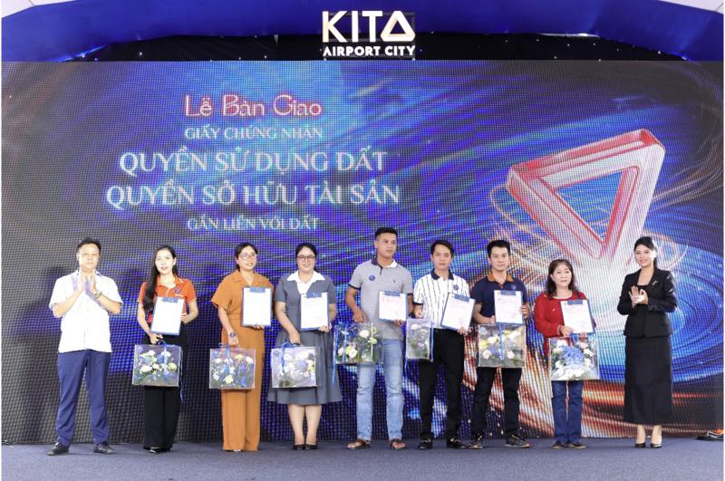 KITA Group trao giấy chứng nhận quyền sử dụng đất, quyền sở hữu tài sản gắn liền với đất (sổ hồng) cho khách hàng Khu đô thị sân bay KITA Airport City