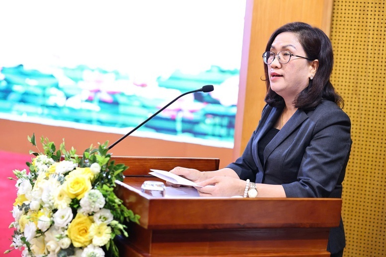 Phó Trưởng ban Tuyên giáo và Dân vận Trung ương Đinh Thị Mai phát biểu đề dẫn tại Hội thảo - Ảnh:VGP/Toàn Thắng