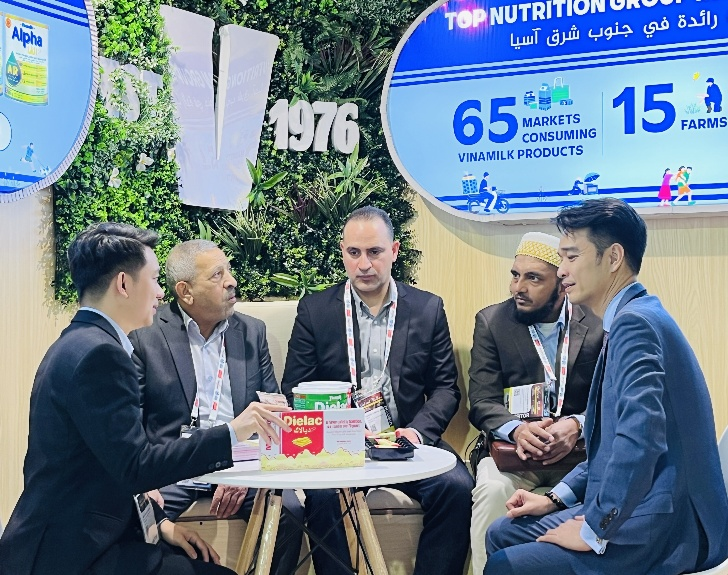 Vinamilk gặp gỡ đối tác, xúc tiến thương mại tại Hội chợ Quốc tế về thực phẩm và đồ uống Gulfood 2026 (tại Dubai) vào tháng 1/2026 và vẫn đảm bảo các đơn hàng xuất khẩu qua thị trường Trung Đông trong quý 1. Ảnh: Vi Nam